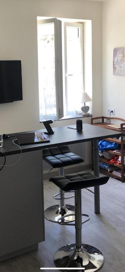Appartement Lisieux Calme Tres Bien Equipe Exterior foto